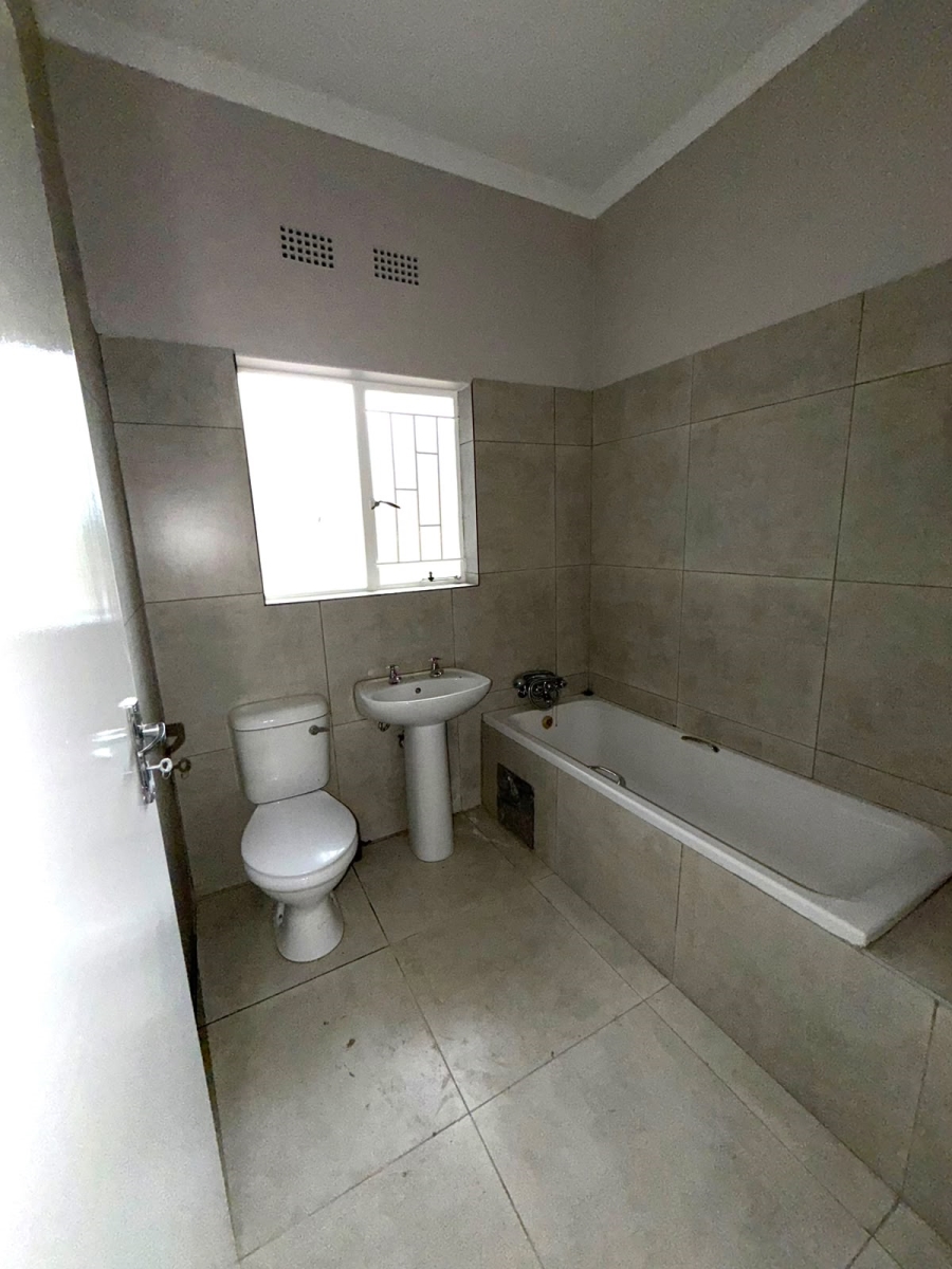 4 Bedroom Property for Sale in Geelhoutpark North West